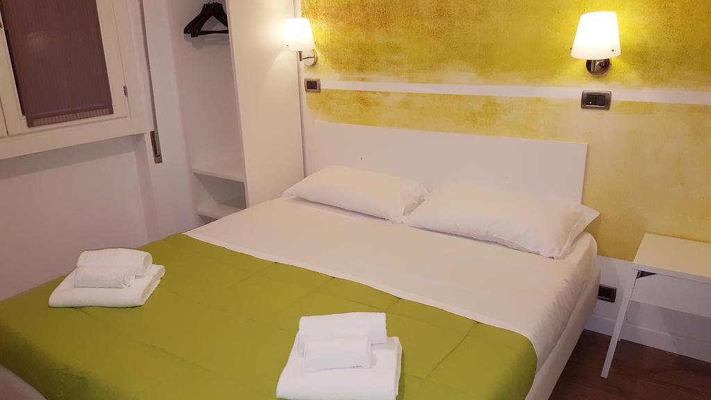 Lake Garda Hostel サロ エクステリア 写真