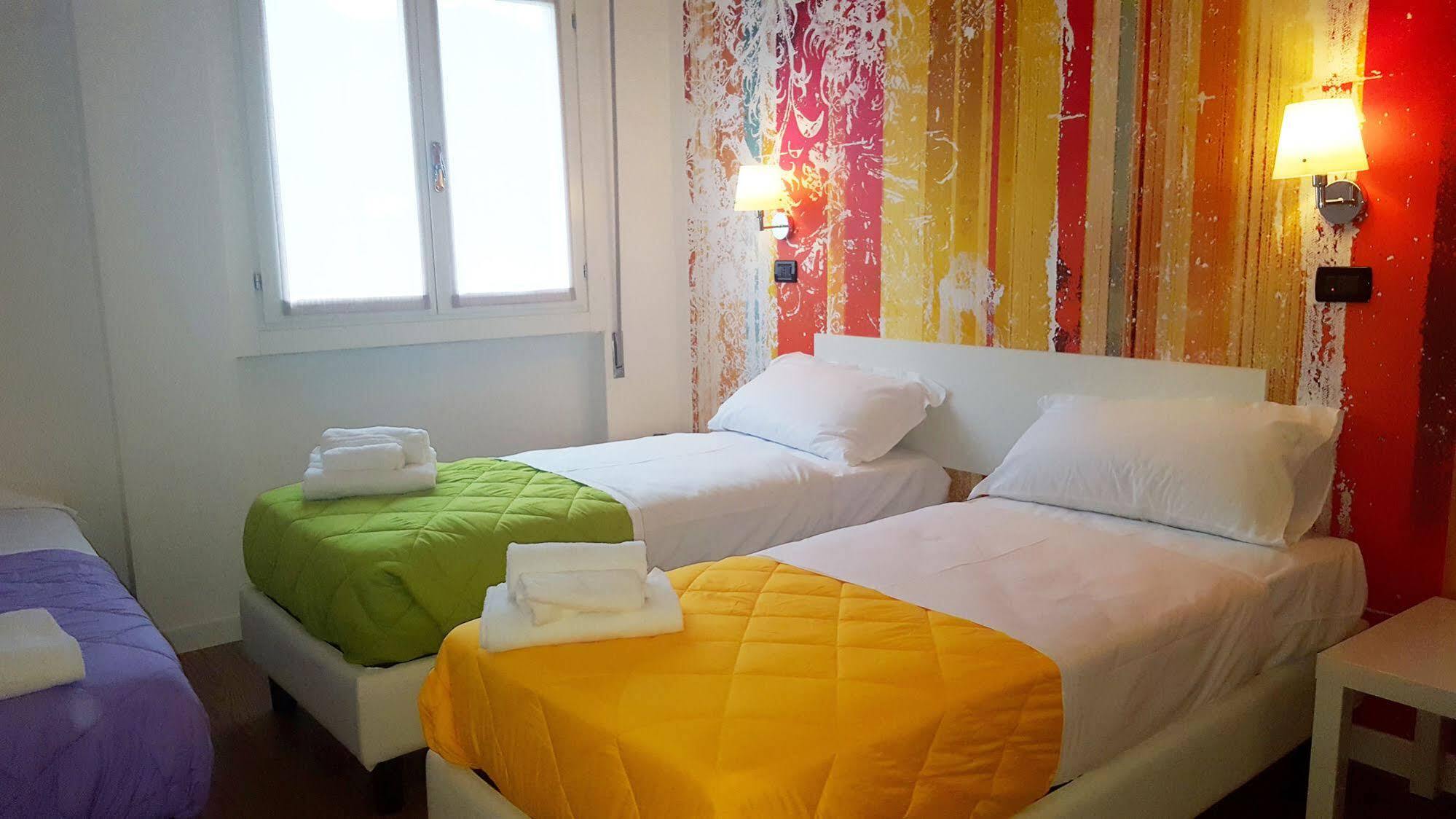 Lake Garda Hostel サロ エクステリア 写真