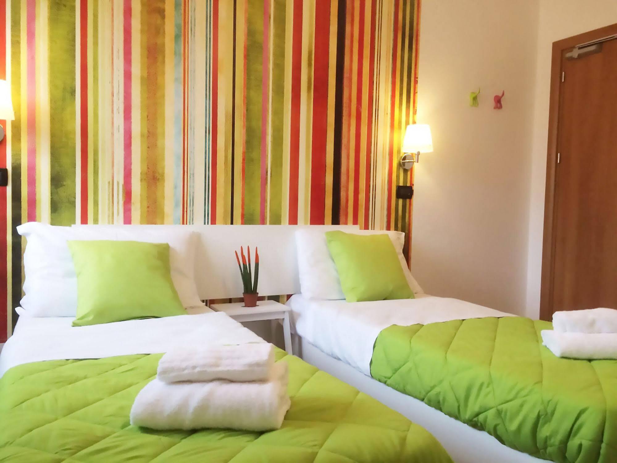 Lake Garda Hostel サロ エクステリア 写真
