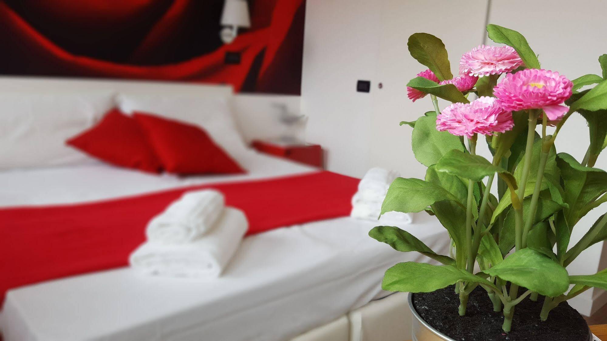 Lake Garda Hostel サロ エクステリア 写真
